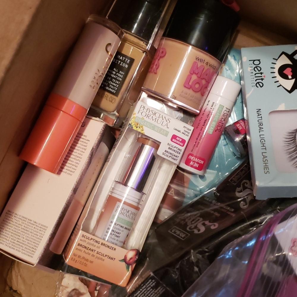 Make up bundle - Picture 13 of 16